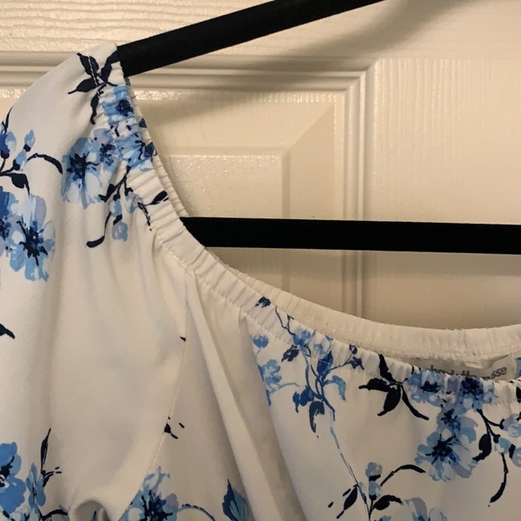 White/Blue Floral Short Romper - Picture 3 of 4